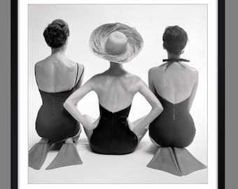 Fashion Models in Swimsuits and Fins 1950 Art Print Framed 60 x 60 cm Vintage Stylish Photo Art Handmade in Germany