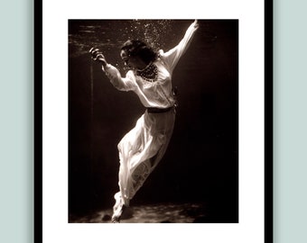 Fashion Underwater 1939 Fashion - Beautiful Woman - Historical Photography Vintage ART PRINT Fine Art Print Poster Unframed - Gift Idea