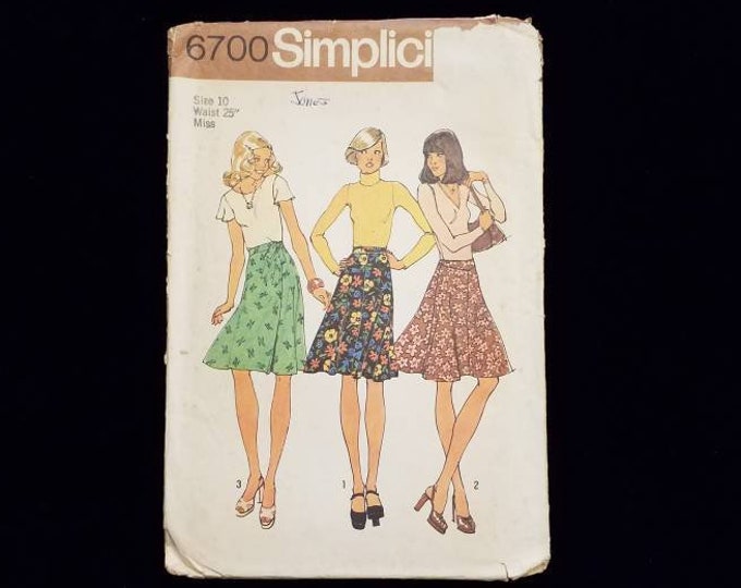 Vintage Simplicity 6700 ladies size 10 skirt sewing pattern.  New Uncut pattern.  1974