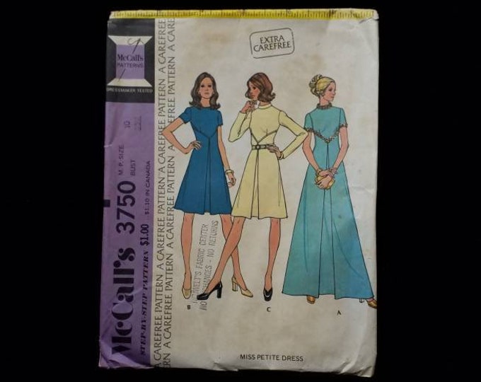 Vintage McCall's Miss petite dress sewing pattern.  1973. New old stock.
