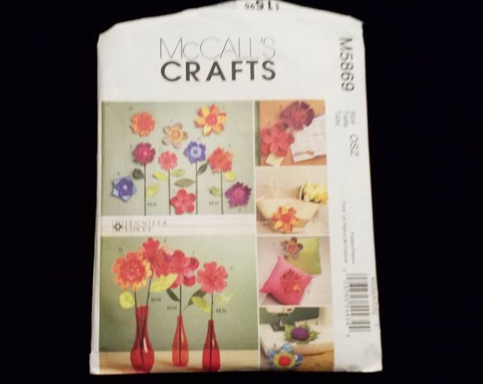 McCall's crafts dimentional flowers sewing pattern. New
