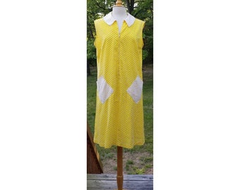 Vintage yellow and white polka dot zip front dress.  Plus size.