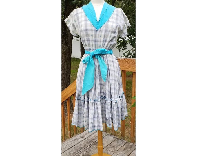 Vintage gray and white swing dress with aqua accent and bees.  Free Shipping