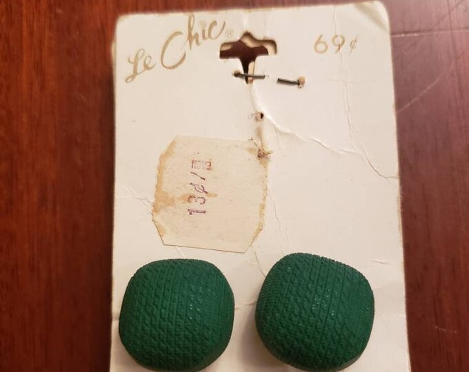 Vintage button cards with green fabric buttons