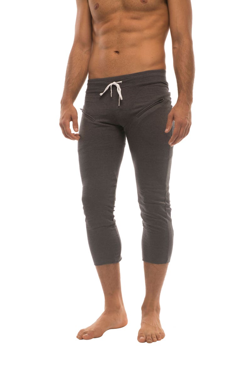 PERFORMANCE Premium Mens 4/5 Zipper Pocket Capri Yoga Pants (Navy Blue Heather)