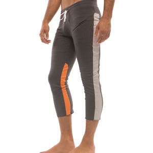Mens 4/5 Zipper Pocket Capri Yoga Pants (GREY w/Charcoal & Red)