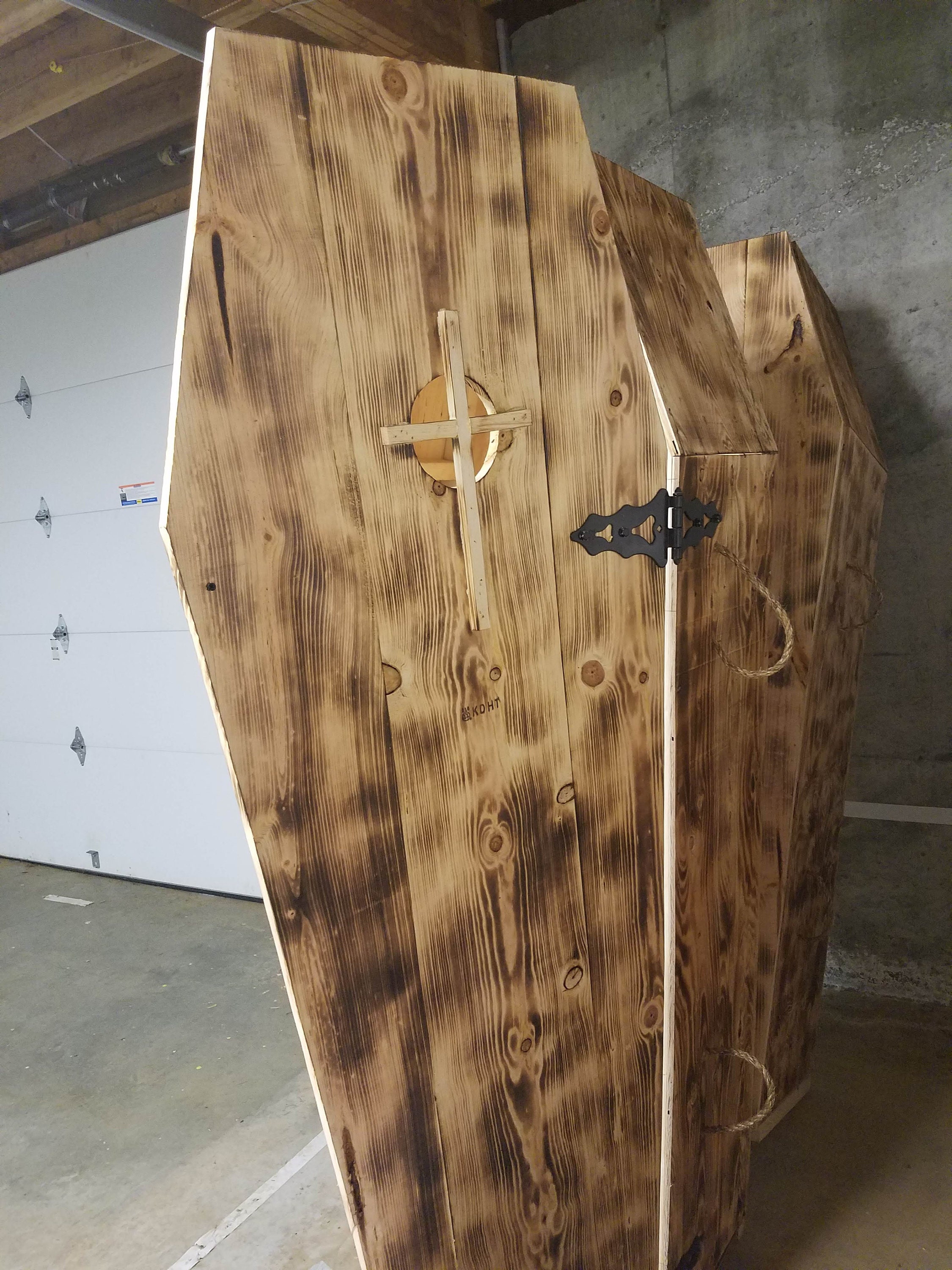 Coffin, rustic coffin,casket,primitive casket,rustic casket,coffee table,jewelry box,planter,halloween decoration,book shelf,wall shelf