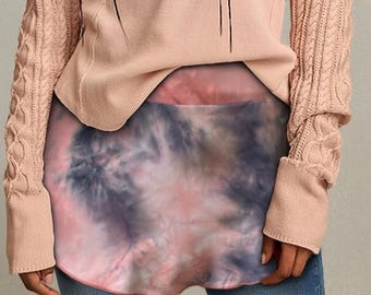 Xale Isabella Tie Dye em tom rosa claro, saia legging, extensor de camisa com bolso