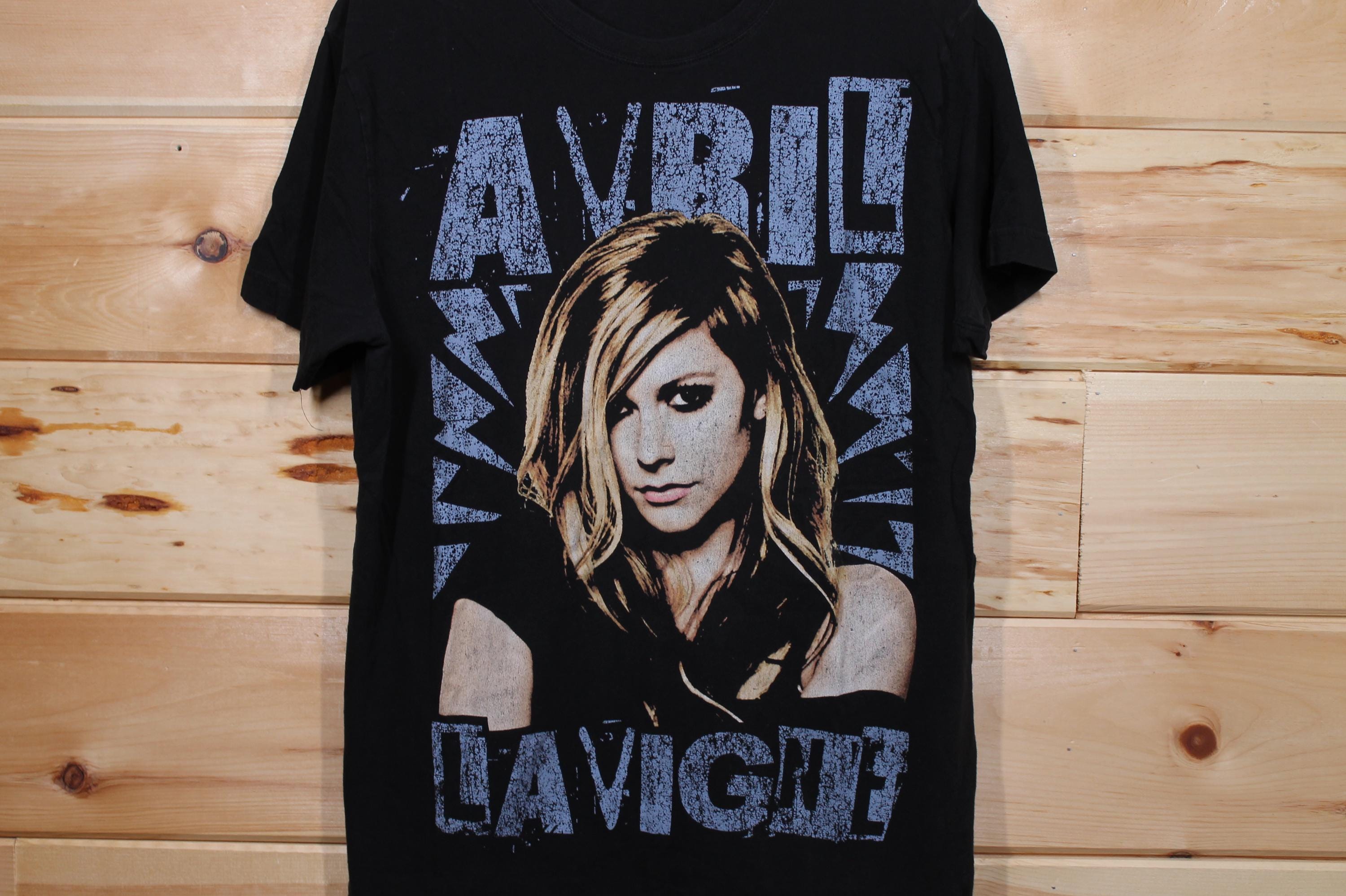 Vintage Avril Lavigne Y2K the Black Star Concert Tour T-shirt