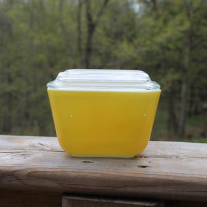 Vintage Pyrex 501 Yellow Refrigerator Dishes With Lid Butter Dish Country Kitchen Decor