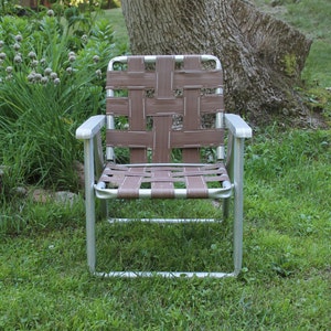 ヴィンテージ 1970年代 ヴィンテージ ブラウン 子供用 折りたたみ式 ウェビング 芝生チェア パティオ家具 折りたたみ式 アルミ