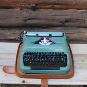 Vintage 1960s Optima Humber 77 Green Germany Typewriter In Original Carrying Storage Case