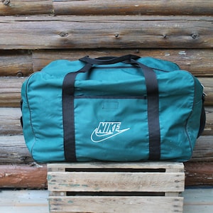 Vintage Nike Green Medium Duffle Travel Gym Camp Bag