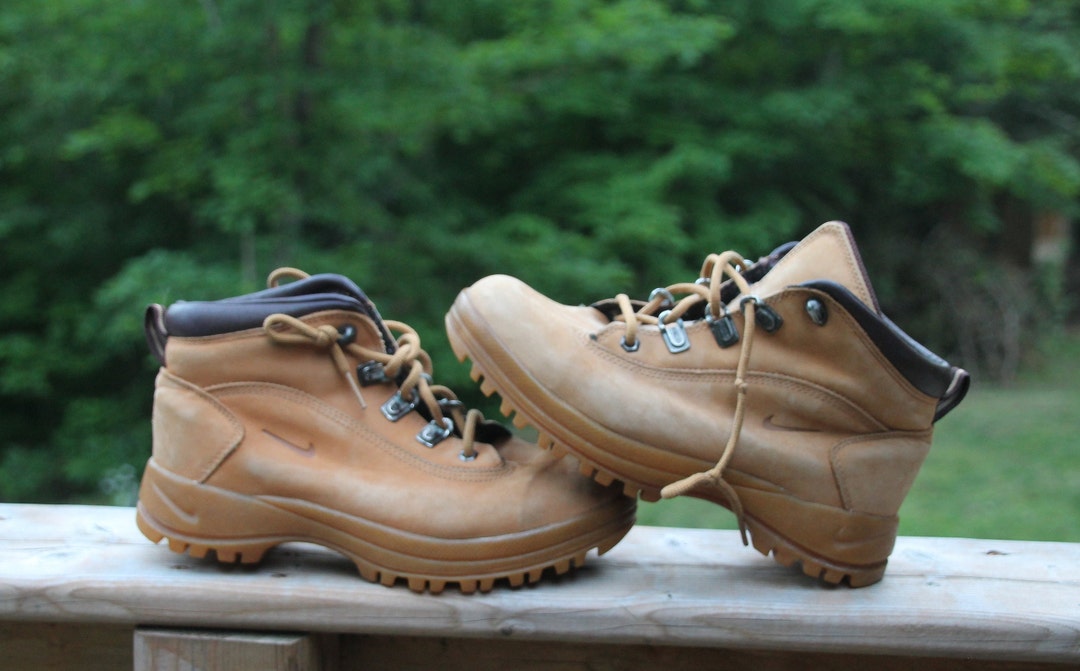 Nike ACG Tan Lace up Boots Size 5.5Y Fits Women s 7 Etsy