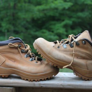 Nike ACG Tan Lace Up Boots Size 5.5Y Fits Women&#39;s 7