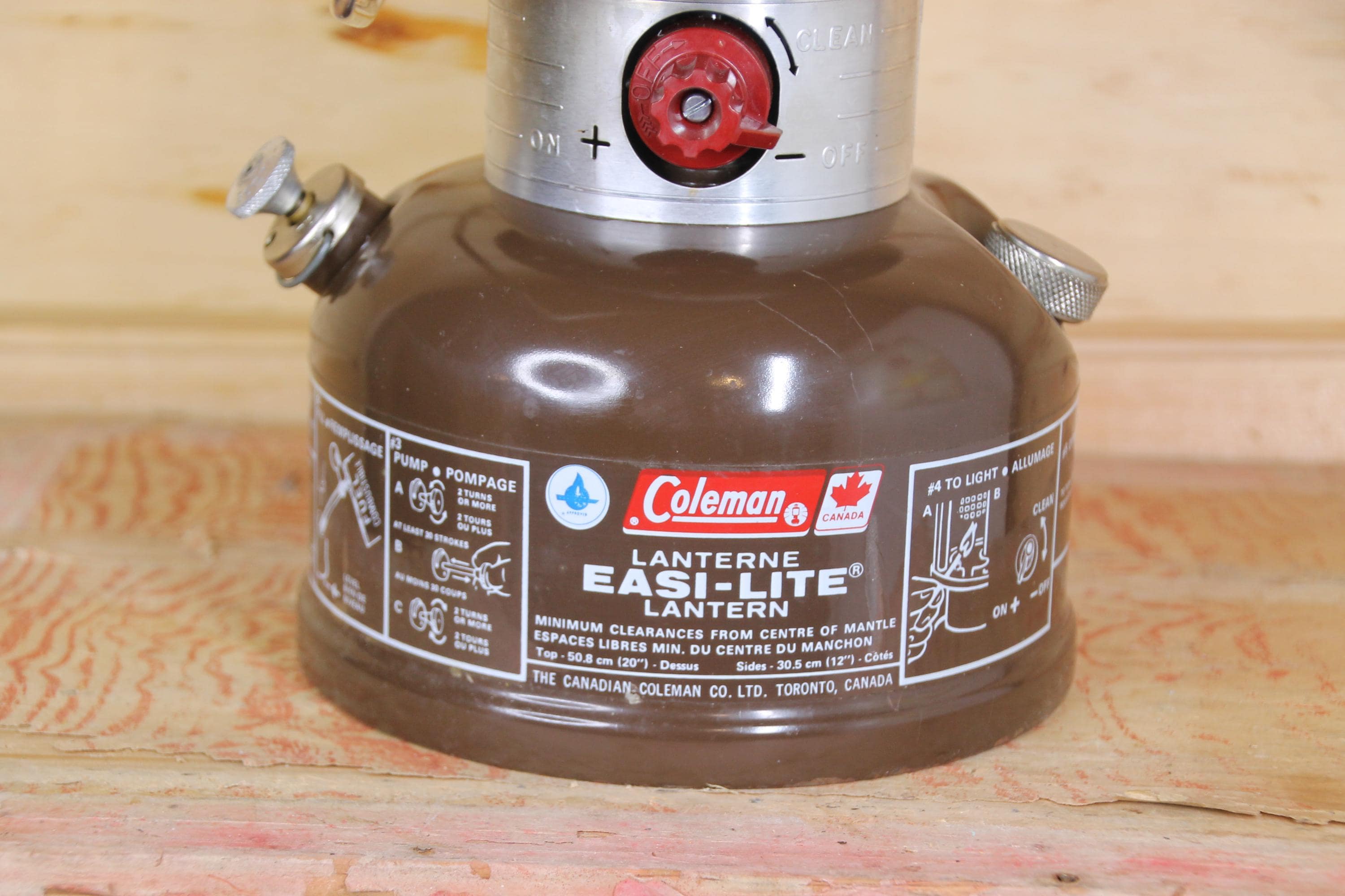 Vintage Coleman Lantern Camping Deluxe Easi-lite Model 621D in