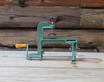 Vintage Green Apple Peeler / Corer Retro Country Kitchen Decor