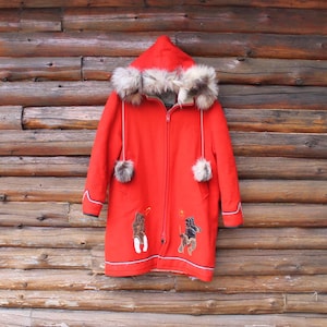 Parka de invierno vintage de lana HBC de la Bahía de Hudson, Canadá, color rojo, con estampado nativo inuit, talla grande para adulto (ver falla).