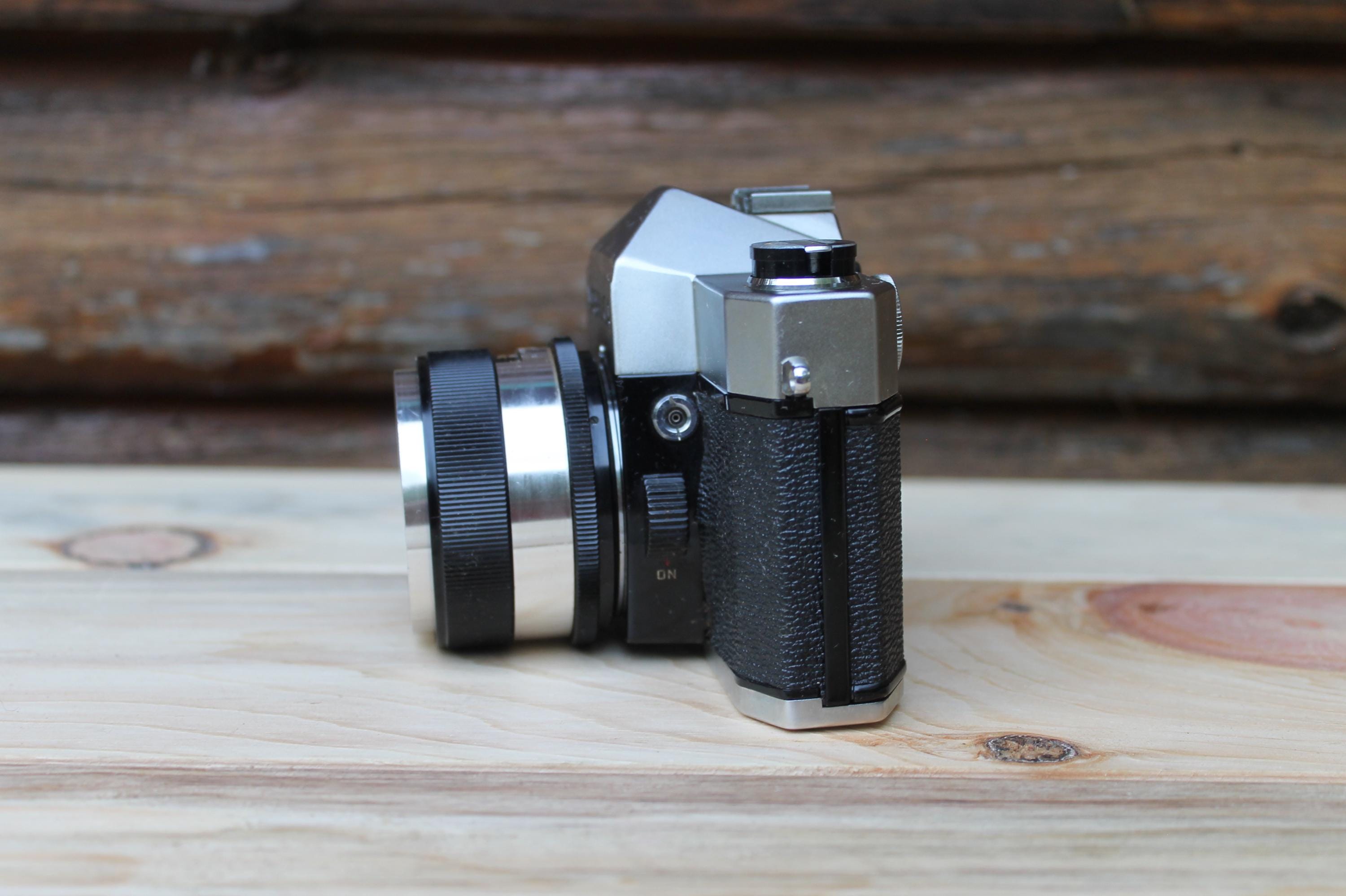 Vintage Yashica TL-E 35mm Film Camera With Auto Yashinon-dx 50mm