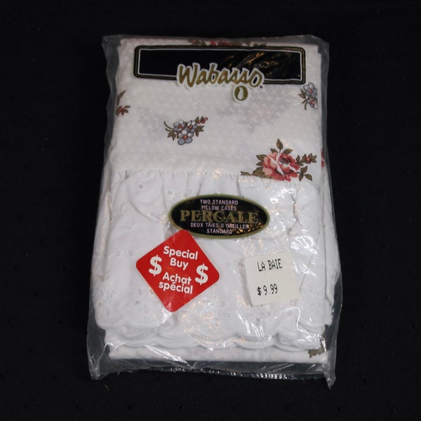 Vintage Pair of Wabasso White With Flowers Floral Pattern Pillow Case Set Pillowcases New In Package Never Opened