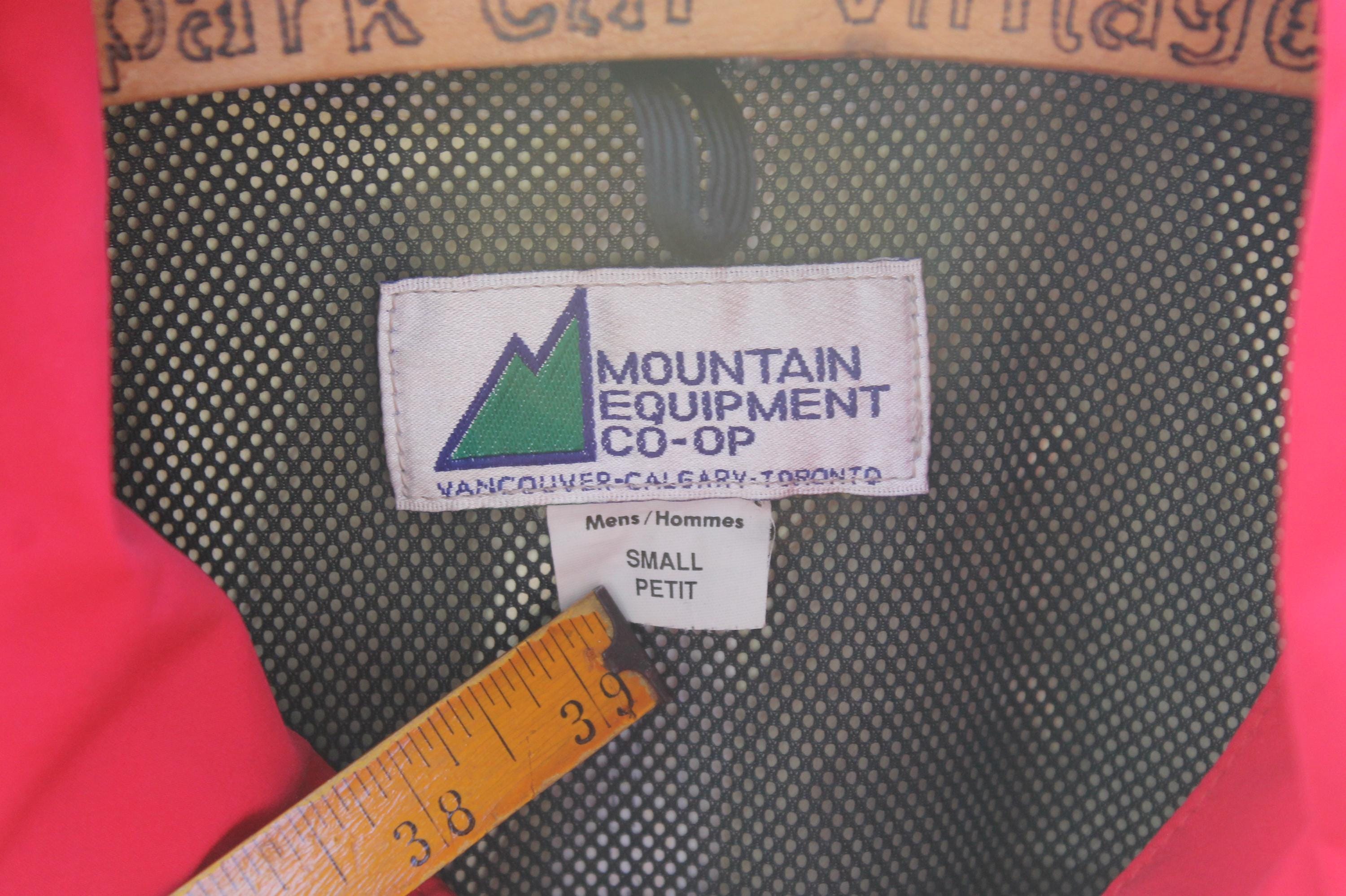 Vintage Mountain Equipment Co-op Gore-tex Purple Hooded Full Zip