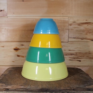 Vintage Pyrex Bowls Set of 4 Primary Solid Colours Mixing Nesting Retro Kitchen Ware Decor Yellow / Blue