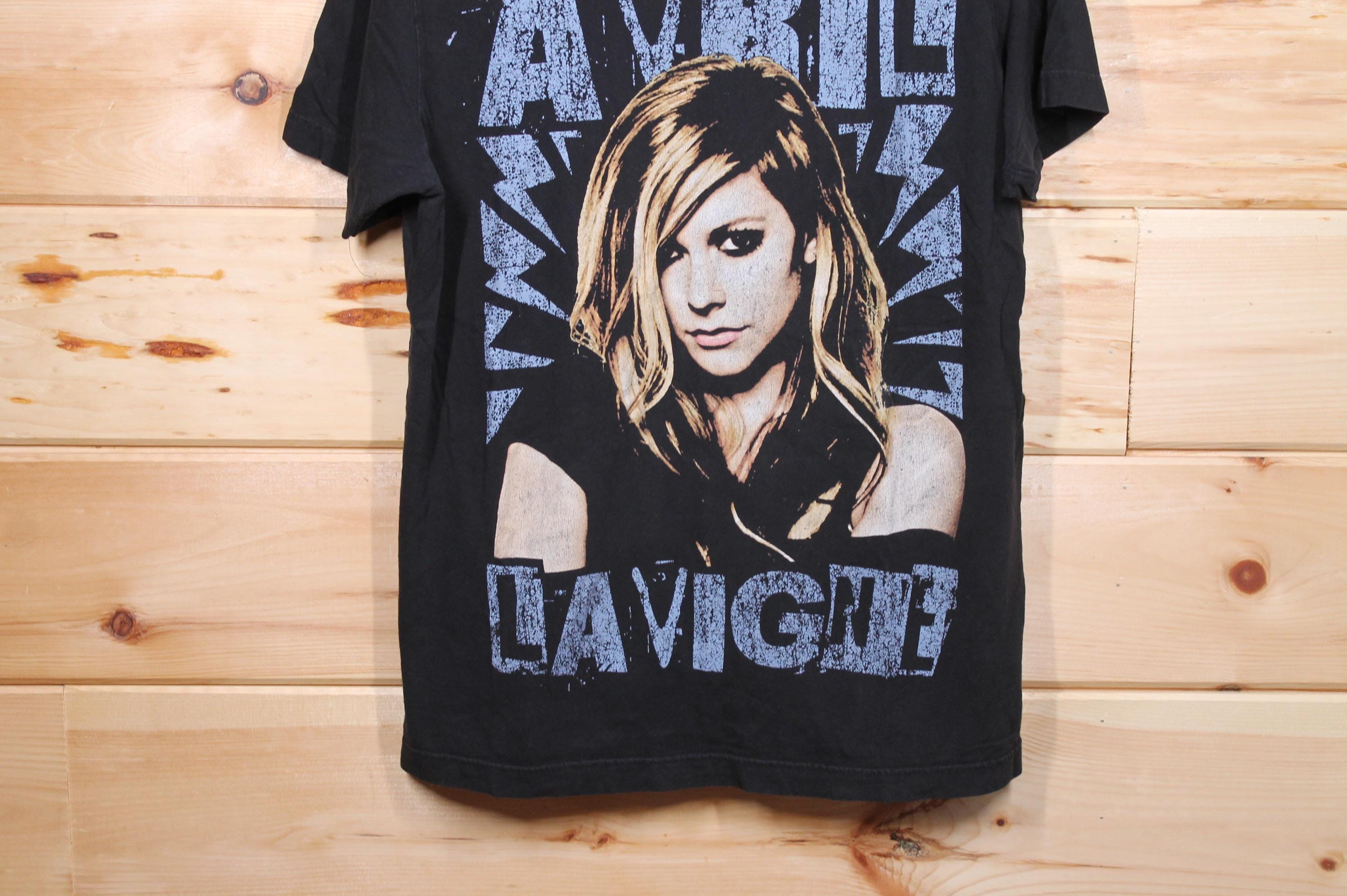Vintage Avril Lavigne Y2K the Black Star Concert Tour T-shirt