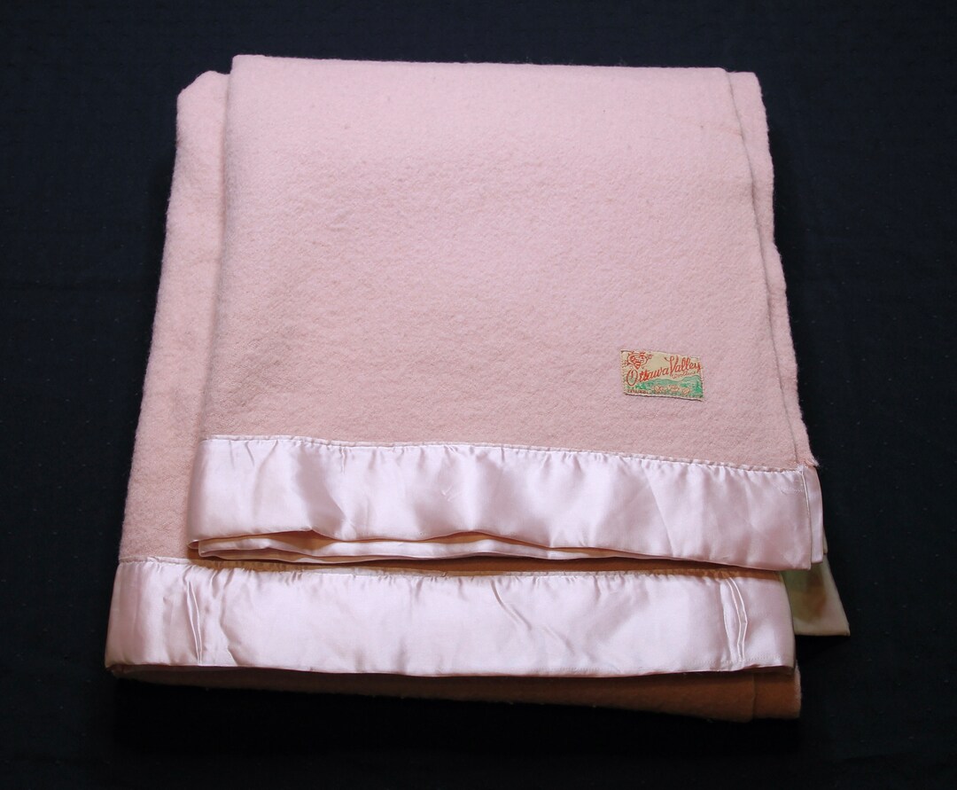 Vintage Ottawa Valley Woollens Pink Pure Wool Blanket With Satin