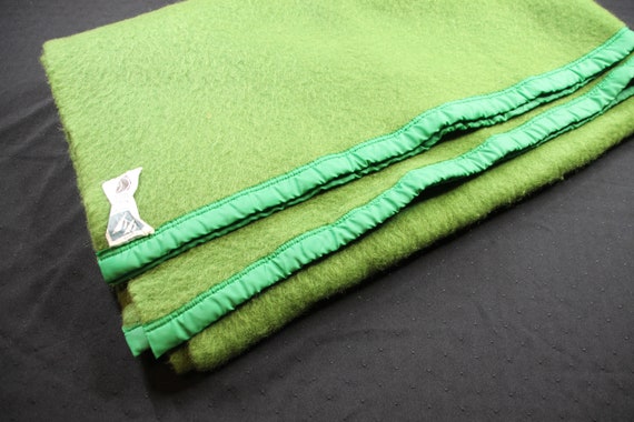 Wool blanket with satin binding hotsell
