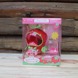 Vintage 2002 BanDai Strawberry Shortcake Berry Cute Rides Strawberry Fun Mobile New in Open Box