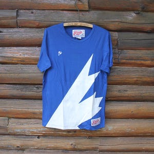 Camiseta con hoja de arce azul y blanca de Vintage Roots Athletics Canada Sporting Goods para adultos, talla XS