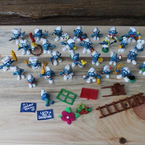 Vintage Lot of 30 Smurf PVC Plastic Figures Peyo Mixed Lot of Characters .