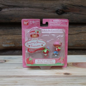 Vintage 2002 BanDai Strawberry Shortcake Berry Special Wearables - Strawberry Shortcake with Cute Keychain New in Sealed Package