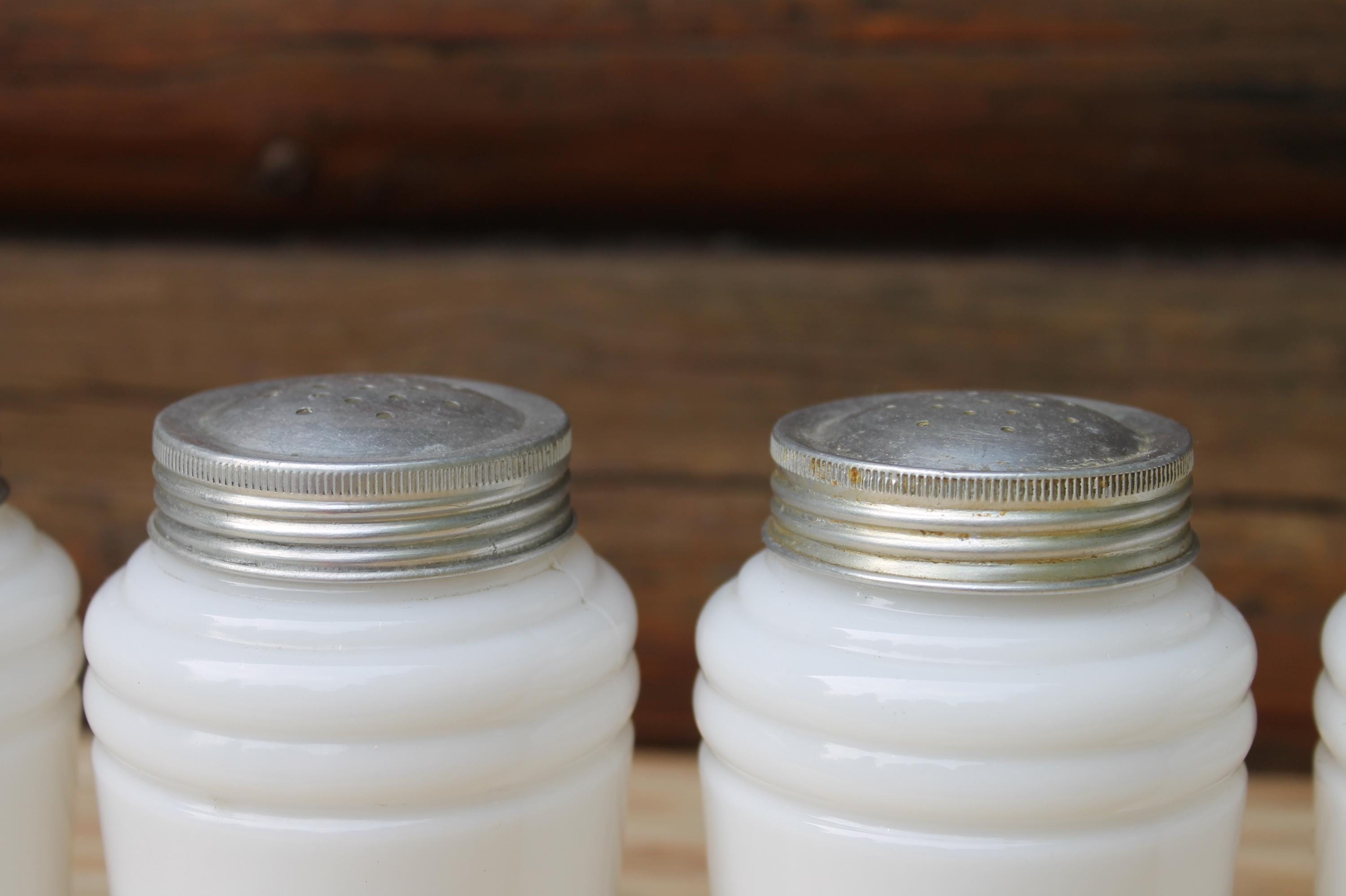 ヘーゼルアトラス　ミルクガラスシェイカーセット ヘーゼルアトラスミルクガラスシェイカーセット