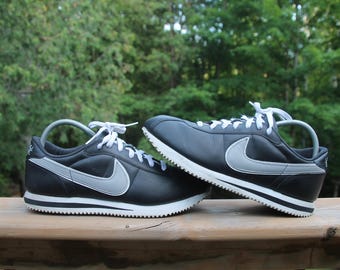 Vintage Nike Cortez '72 Black Leather and White Classic Casual Lace Up Shoes Men's Size 10