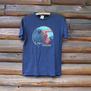 Vintage Alaska The Last Frontier Bear Nature Blue T-Shirt Adult Size Small