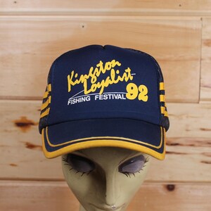 Vintage 1992 Fischen Festival Kingston Loyalist Blau 3 Streifen Trucker Snapback Hut Einstellbare Erwachsenengröße