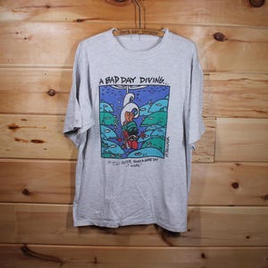 Vintage "A Bad Day Diving" Scuba Diving Sharks Cartoon White T-Shirt Adult Size XL
