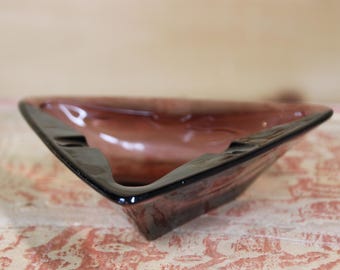 Cenicero triangular de cristal Atlas color amatista púrpura avellana vintage