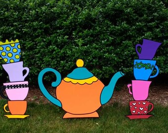 Panneau en mousseline de soie, théière avec 2 piles de tasses à thé, inspiration d'Alice au pays des merveilles, thé du chapelier fou, grands accessoires de fête et décoration d'événement