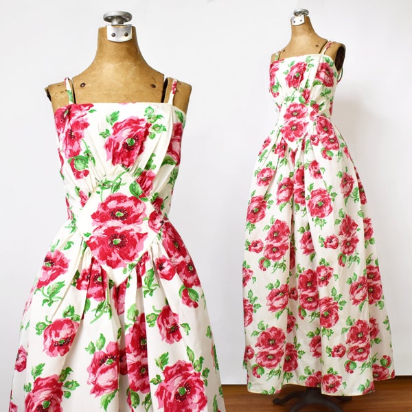 Vintage 1950s Florales Abendkleid | 50er Jahre Mohnblumen Print Abendkleid | Langer Taft Ballkleid Rock | Geraffte Mieder | Rosa Samtschleifen | Größe XS