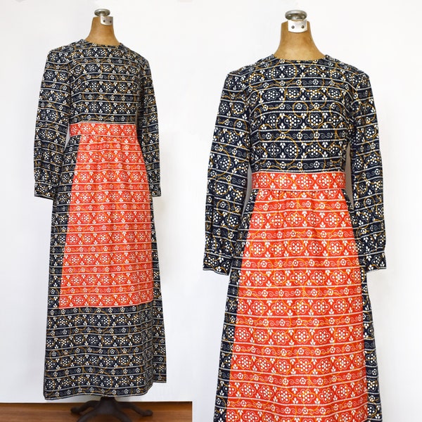 robe d'hôtesse florale graphique des années 1960 | Robe longue imprimée bleu marine et rouge des années 60 | Jupe tablier | Poches | Détail strass | Petite taille