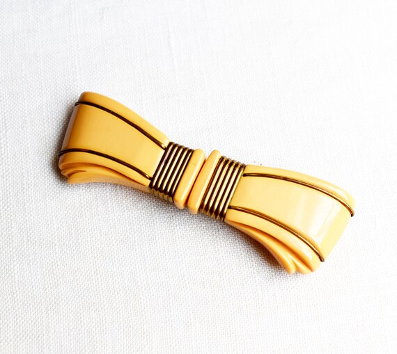 Vintage 30s Bow Belt Buckle | 1930s Butterscotch or Tan  display picture 3