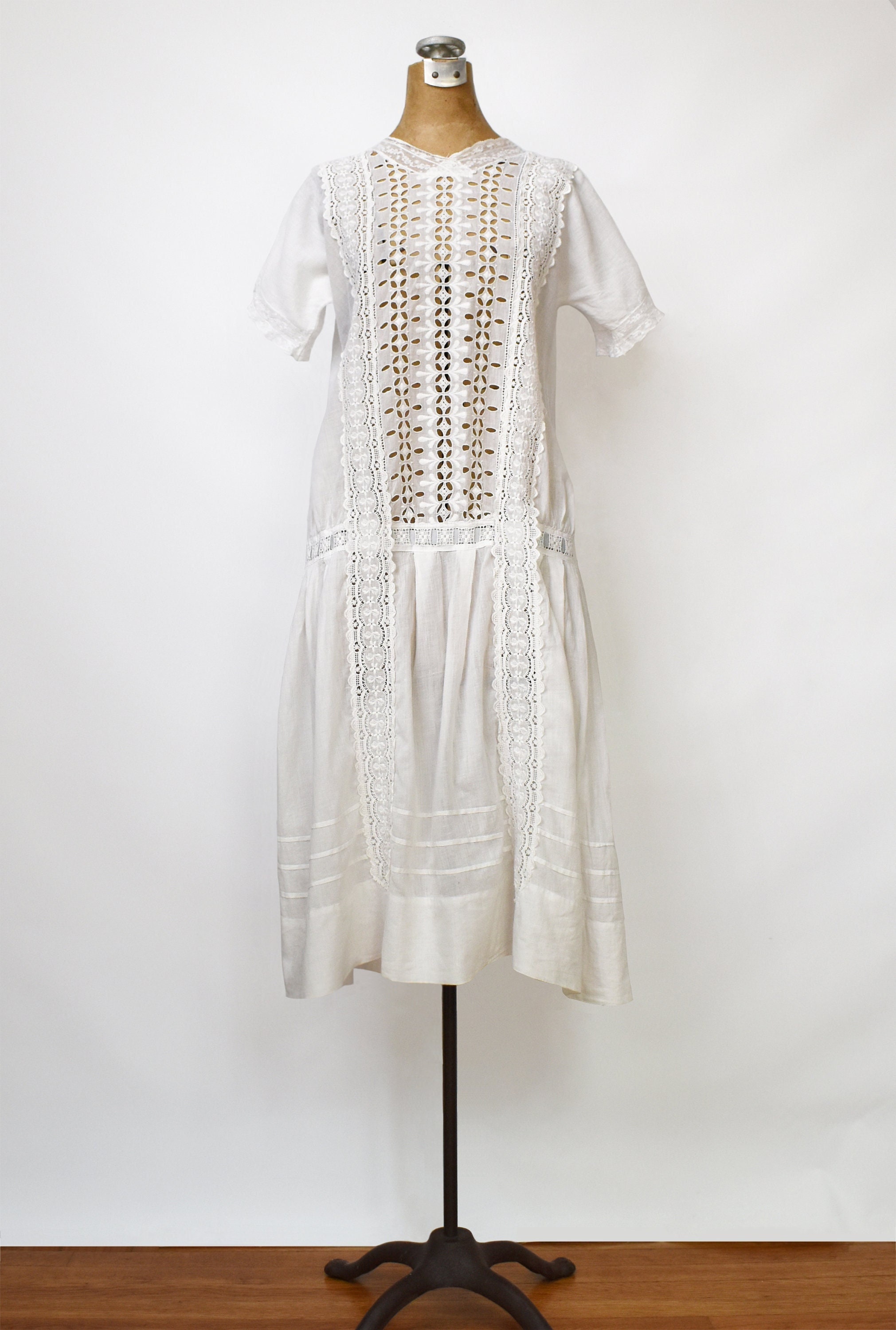 1920s アンティーク ホワイト シルク フラワー モスリン コットン ドレス The Dorothea Edwardian Voile Dress - Antique White