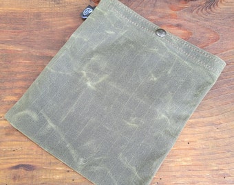 Sacs à main en toile cirée Gridwax vert faits main avec boutons-pression pour le bushcraft, le camping et les grands espaces en marron, bleu et vert