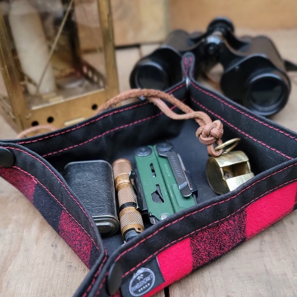 Black Waxed Canvas Lined Collapsible Valet Tray for you Keys, Pipe, Watch, Adventures, Bushcraft and Everyday Travel with Flannel