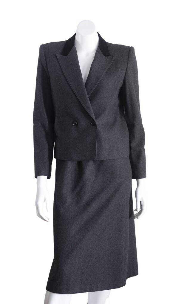 Vintage 1980s Gray Skirt Suit with Velvet Lapel b… - image 9