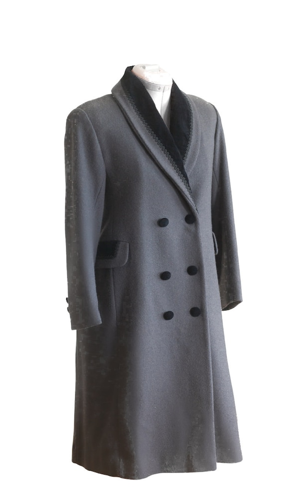 1980s gray wool overcoat with black velvet trim - image 6