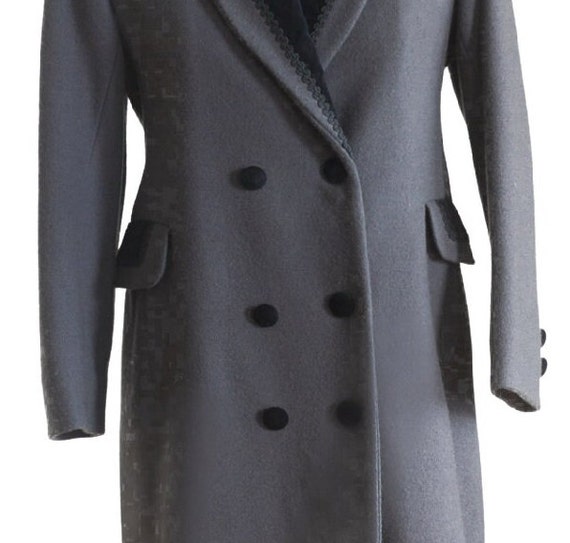 1980s gray wool overcoat with black velvet trim - image 5