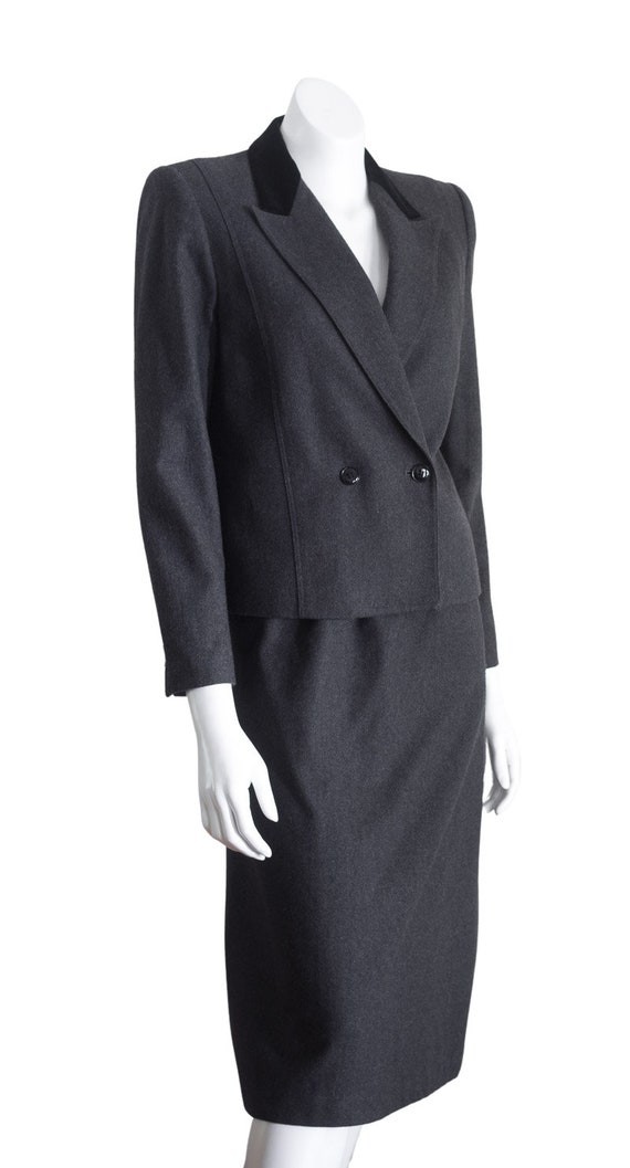 Vintage 1980s Gray Skirt Suit with Velvet Lapel b… - image 3